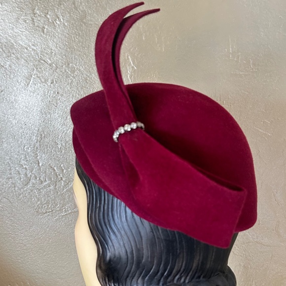 GRAND 1950s\' BURGUNDY FELT HAT WITH LARGE FELT BOW & RHINESTONE TRIM main image 6